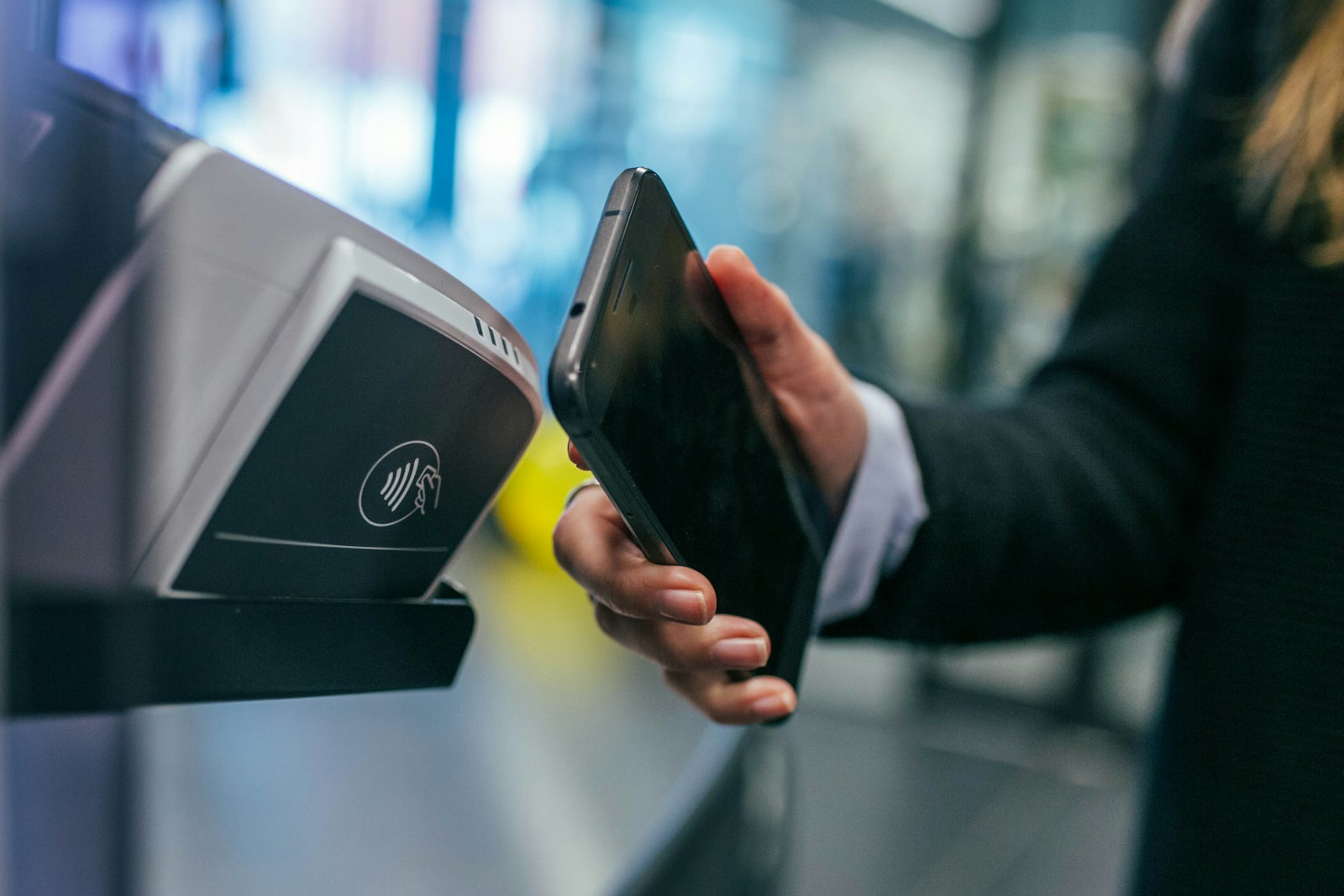 Still Confirming Bank Transfers Manually via Chat? Why Automated Payments Boost Sales and Cut Admin Work