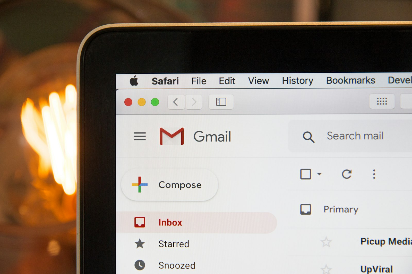 Masih Pakai Gmail untuk Koran Bisnis Anda? Kenapa UMKM Serius Butuh Email dengan Nama Domain Sendiri