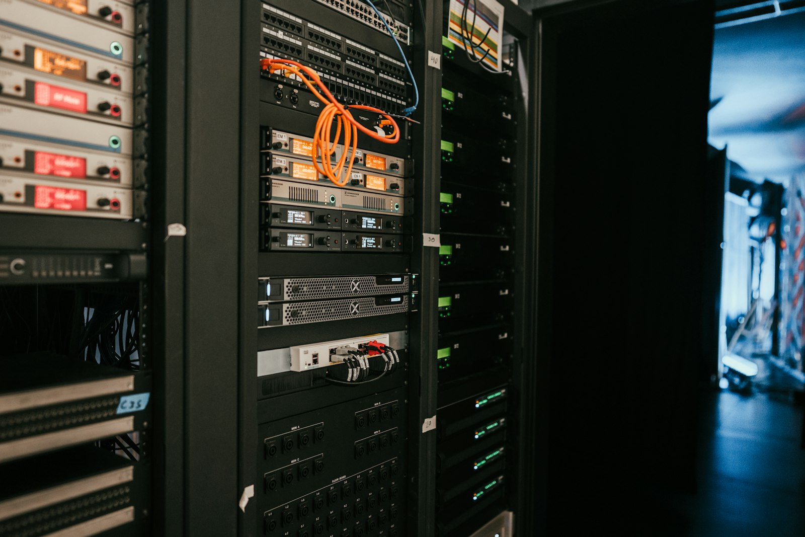 Website Sering Down atau Lemot? Tanda Bisnis Anda Siap Naik ke Server & Cloud